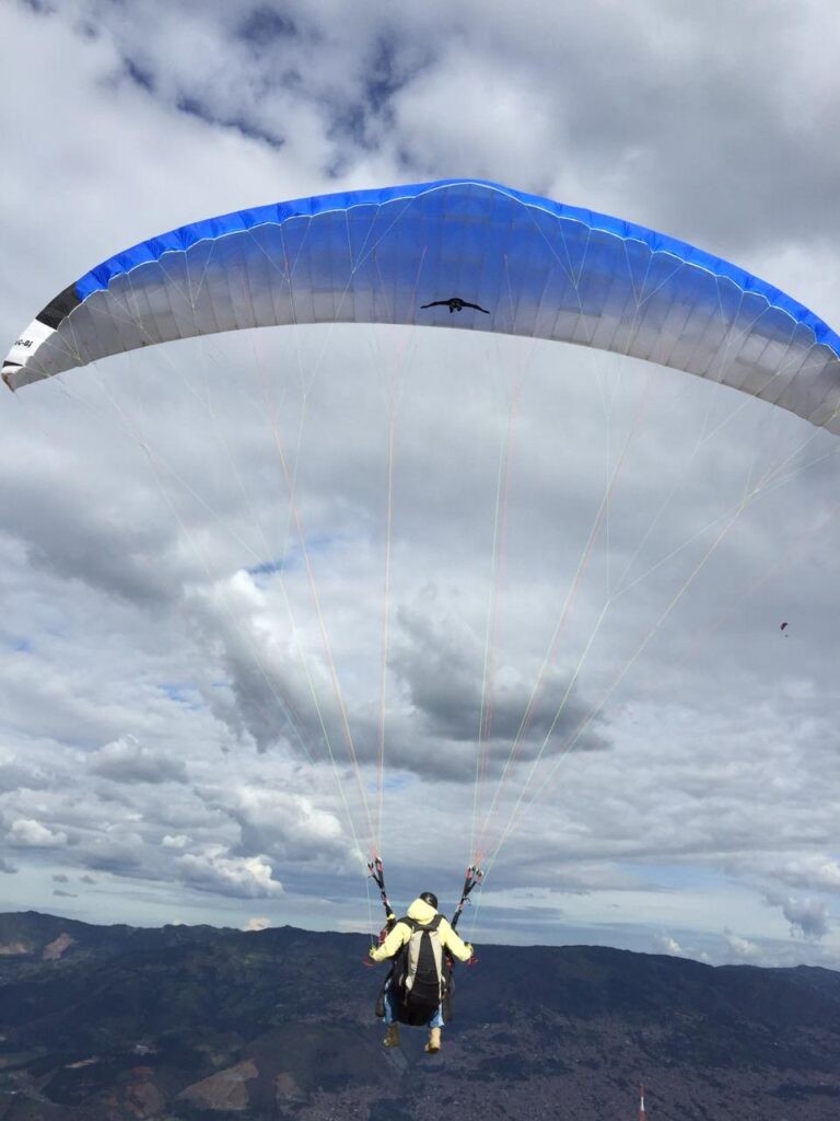 ECOTOUR PARAPENTE
Vuela por los aires