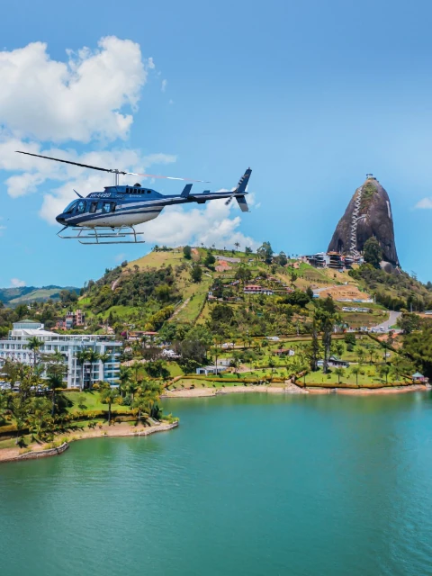 Guatapé Experiencia en Helicóptero 3 Helicoptero guatape