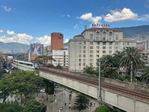 Cultura Arte y Gastronomía 4 Metro botero escultura